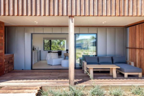 Onetangi Beach Stays Studio 2 - Coast & Country